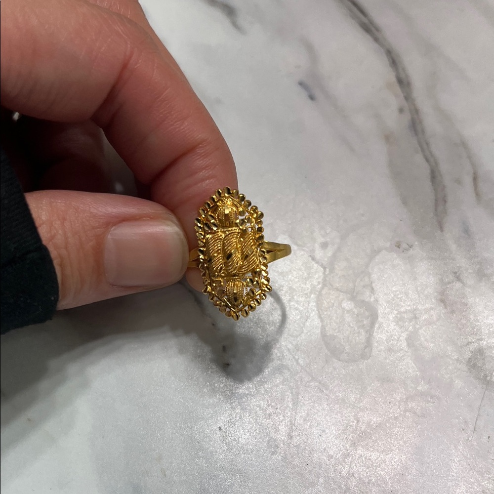 22k yellow gold ring